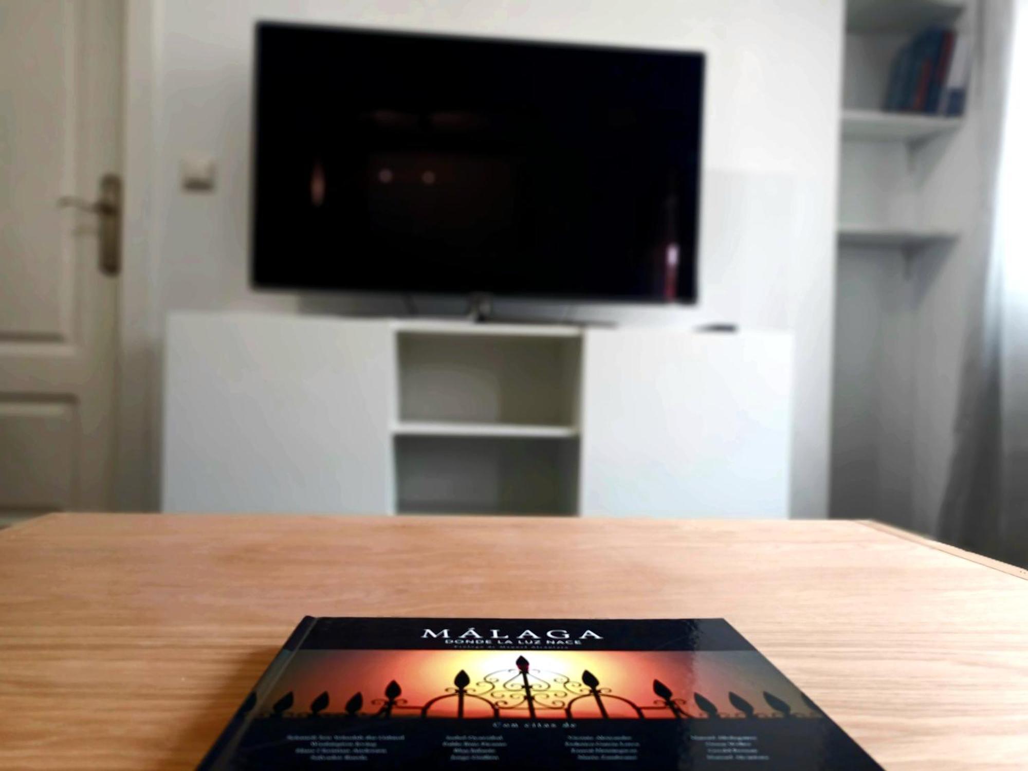 Apartamento Vacacional Cuarteles Malaga Bagian luar foto
