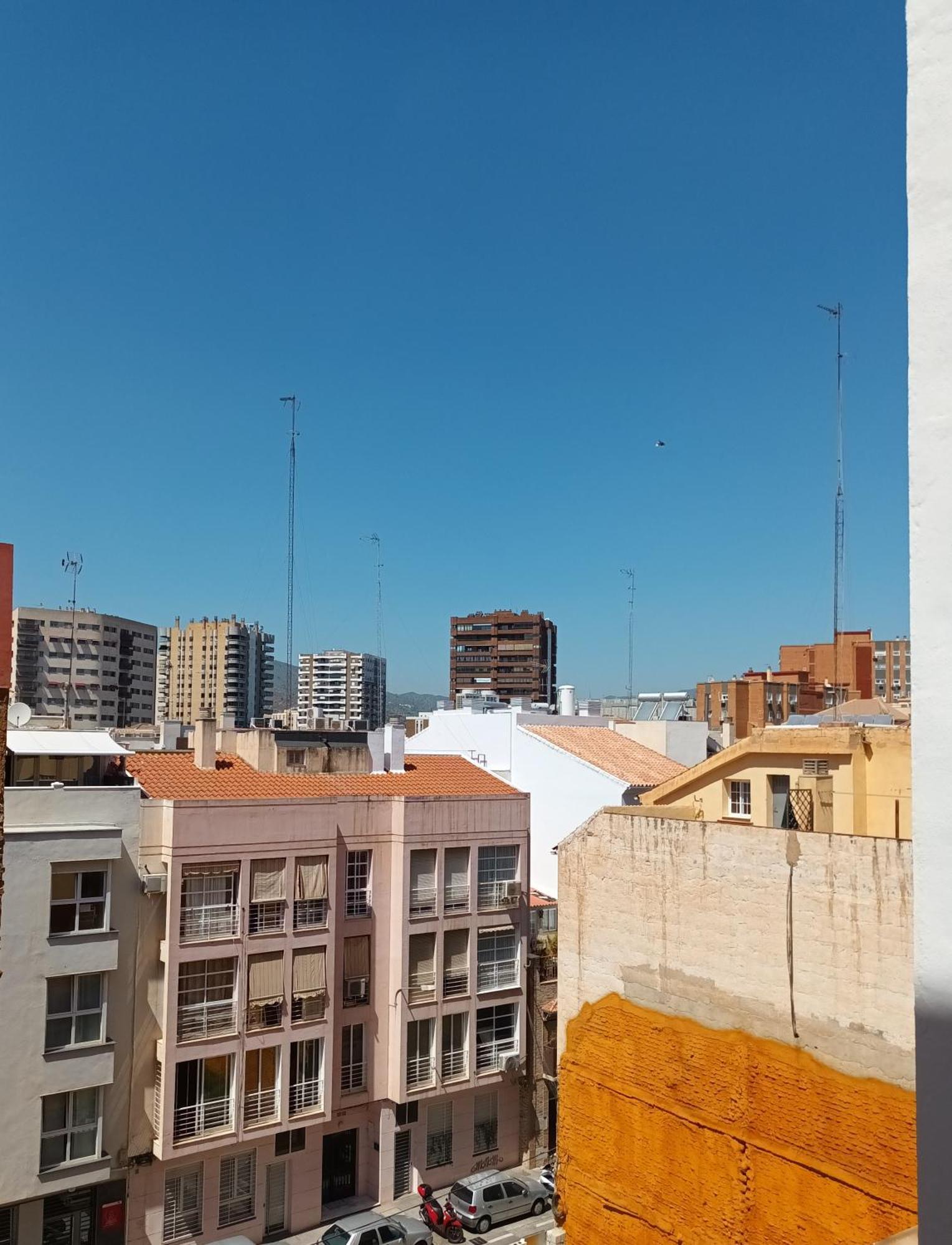 Apartamento Vacacional Cuarteles Malaga Bagian luar foto
