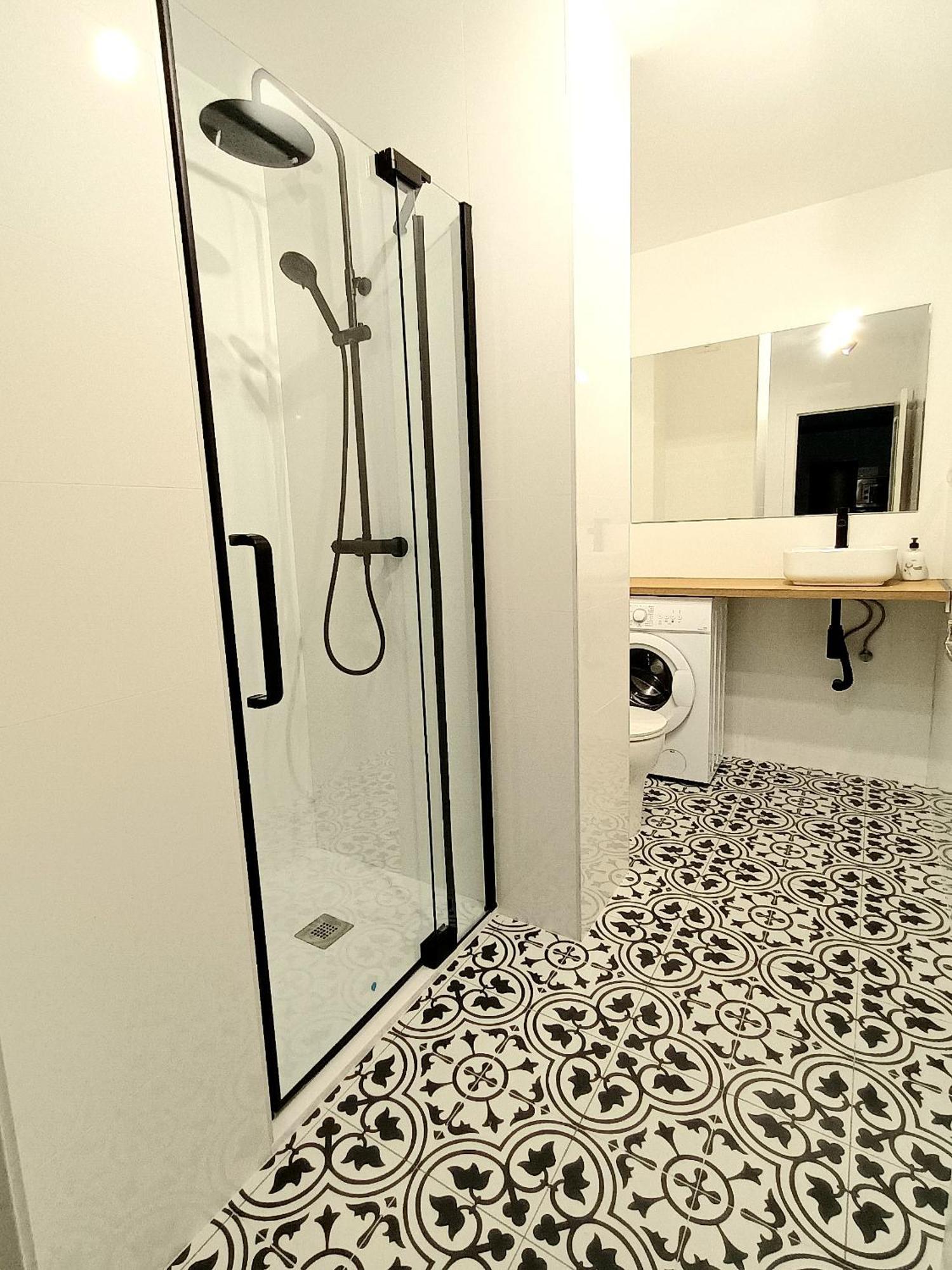 Apartamento Vacacional Cuarteles Malaga Bagian luar foto